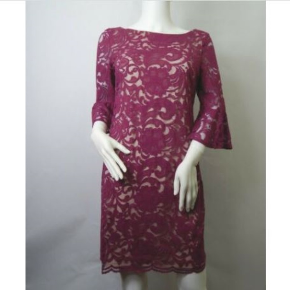 Vince Camuto  Dress Lace Bell Sleeves Size 8